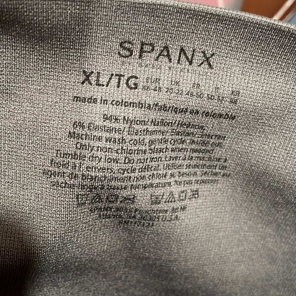 SPANX Look at Me Now Seamless Camo Crop Legging - Picture 7 of 7